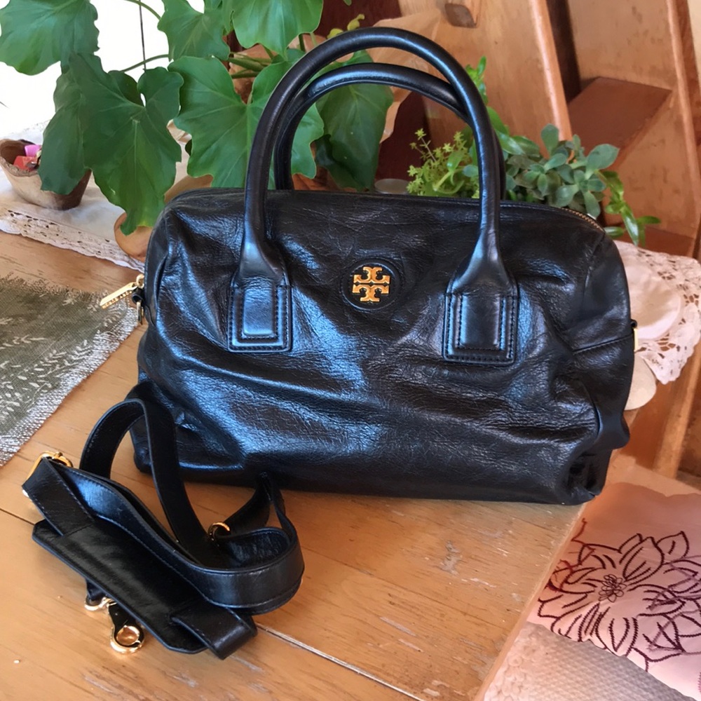 Tory Burch black leather bag. Hand or shoulder,